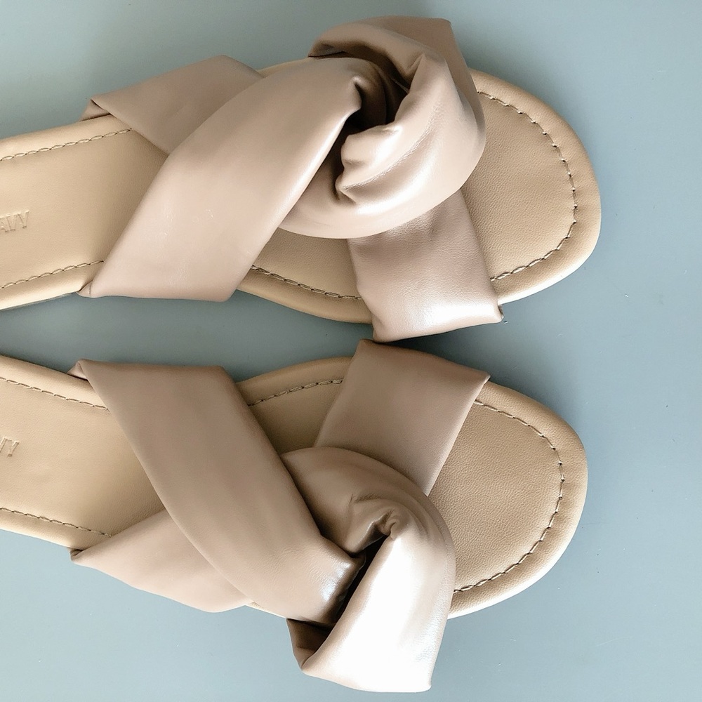 Old Navy sandals size 10 flip flops women’s shoes - Picture 6 of 8